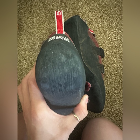 Mens Climbing Shoes - Black and Red - Picture 3 of 5